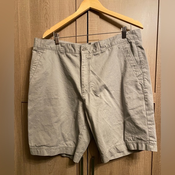 Britches Menβs Chino Shorts, Size 40 - Picture 1 of 3